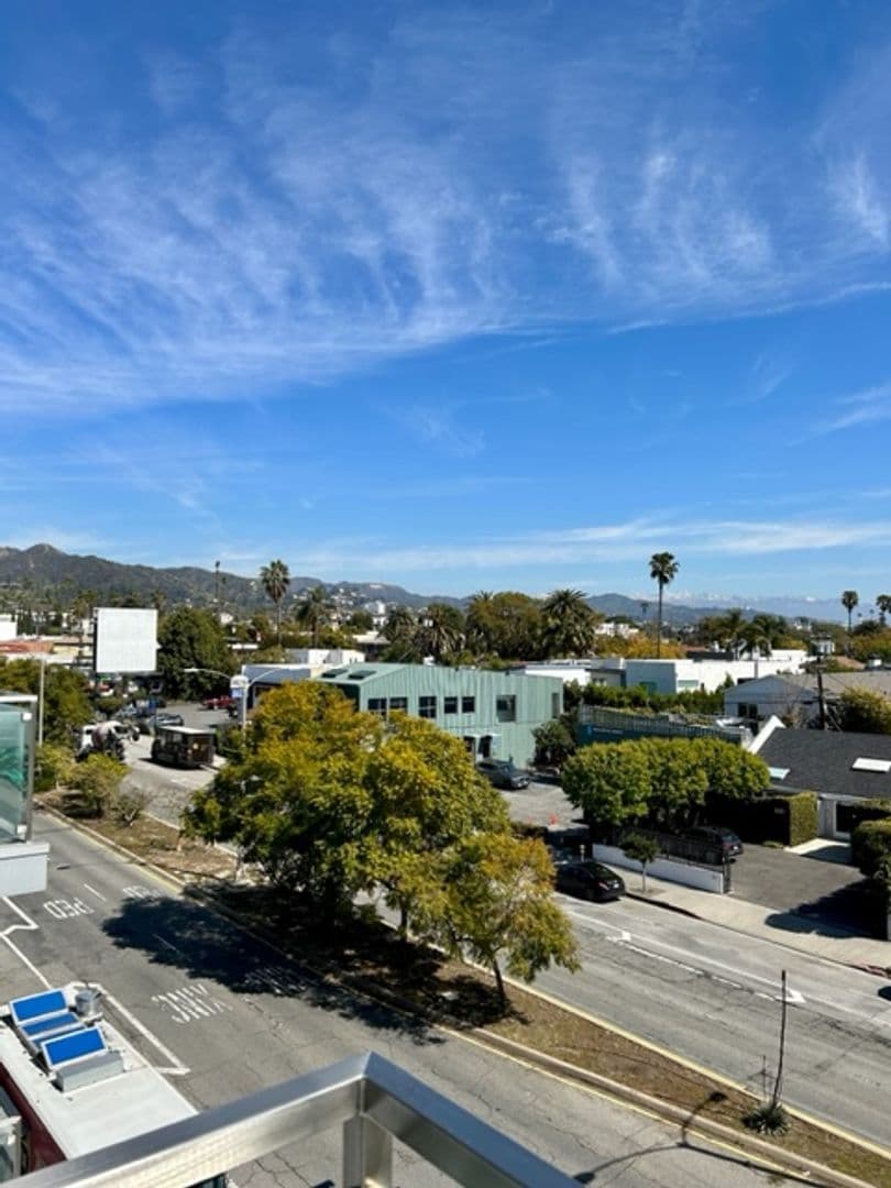 Los Angeles Apartment: 801 N Fairfax Ave