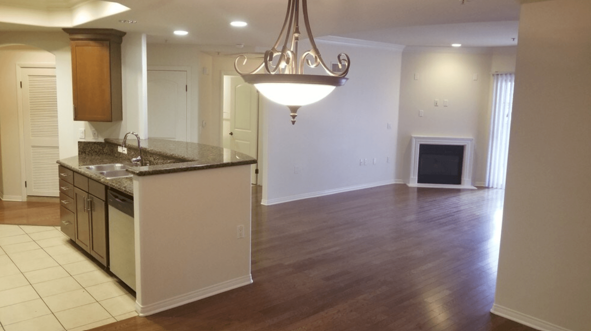 Toluca Lake Apartment: 10620 Whipple St