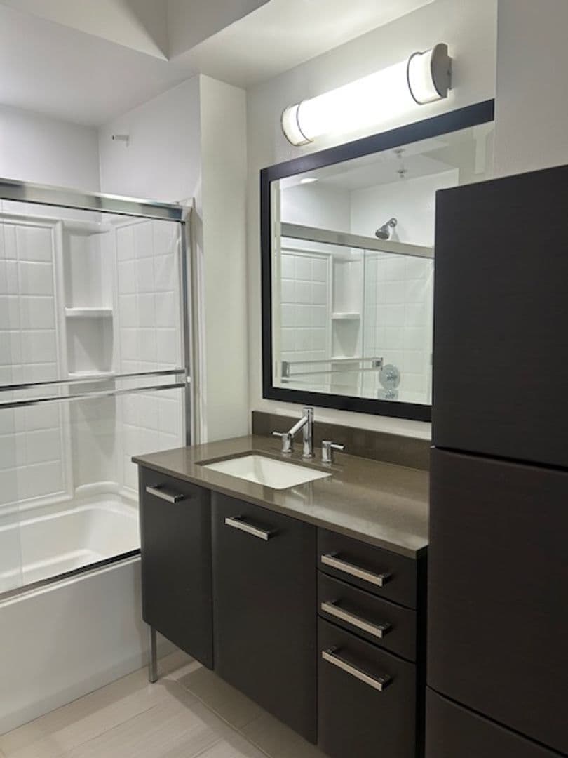 Los Angeles Apartment: 801 N Fairfax Ave