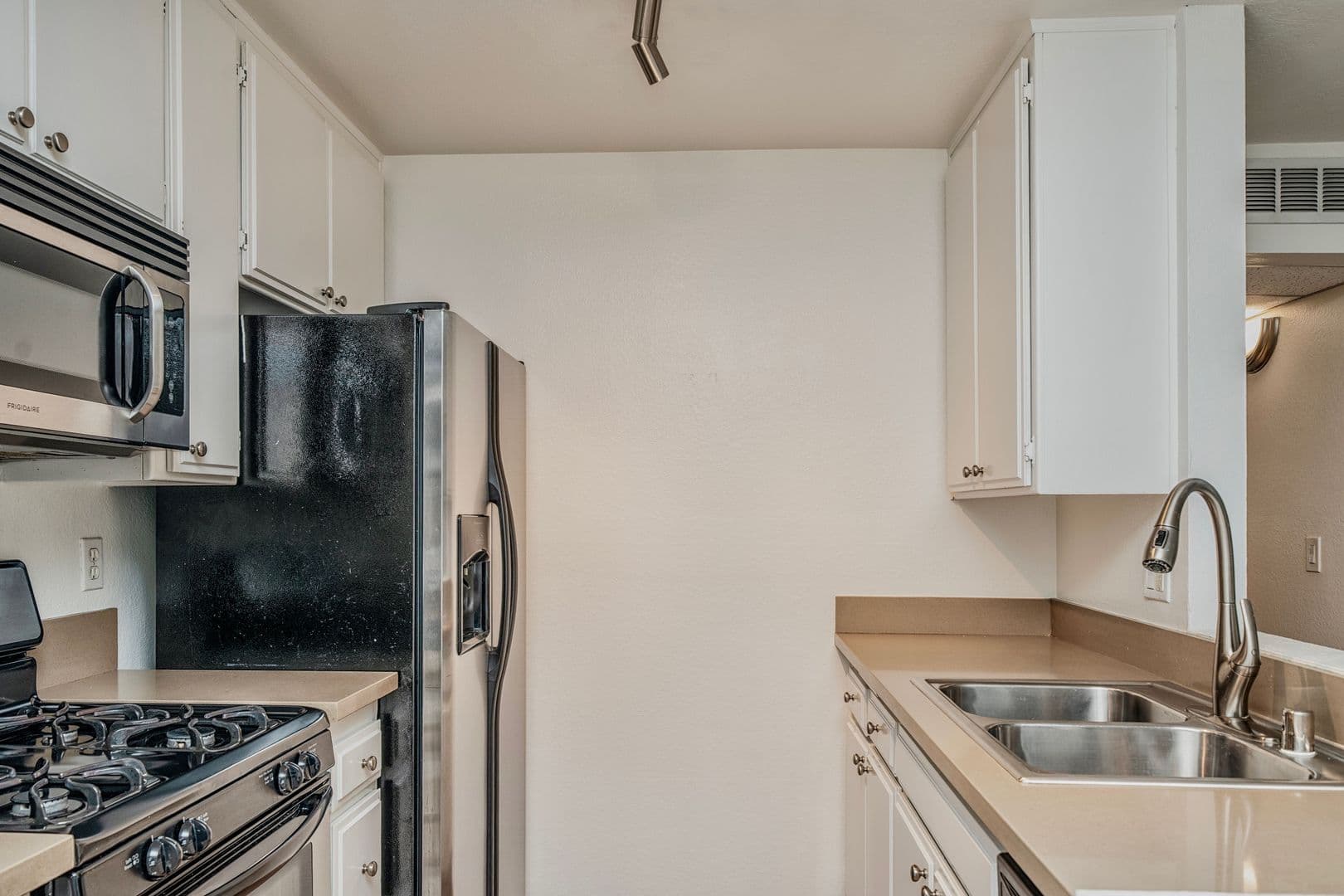 Sherman Oaks Apartment: 15111 Burbank Blvd.