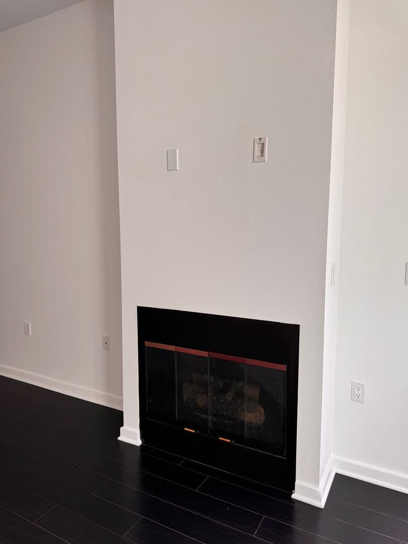 Los Angeles Apartment: 801 N Fairfax Ave
