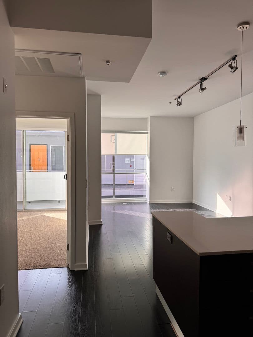 Los Angeles Apartment: 801 N Fairfax Ave