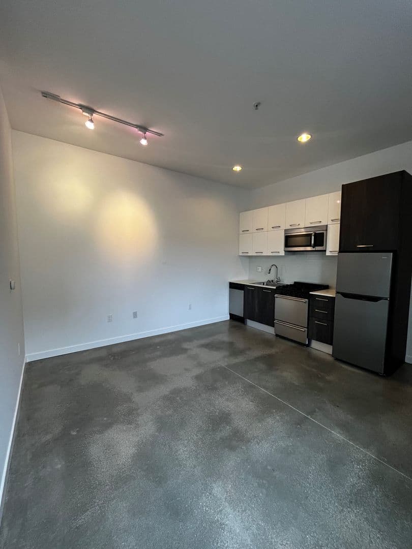 Los Angeles Apartment: 3425 Motor Ave.