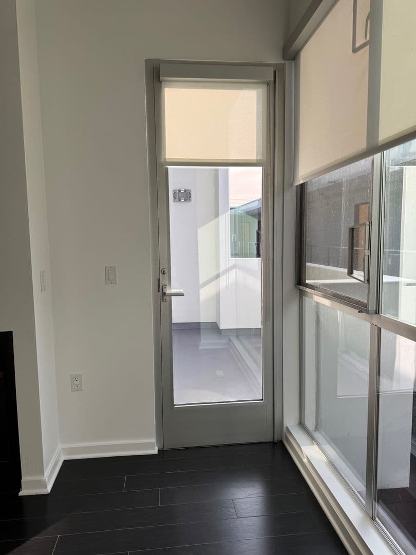 Los Angeles Apartment: 801 N Fairfax Ave