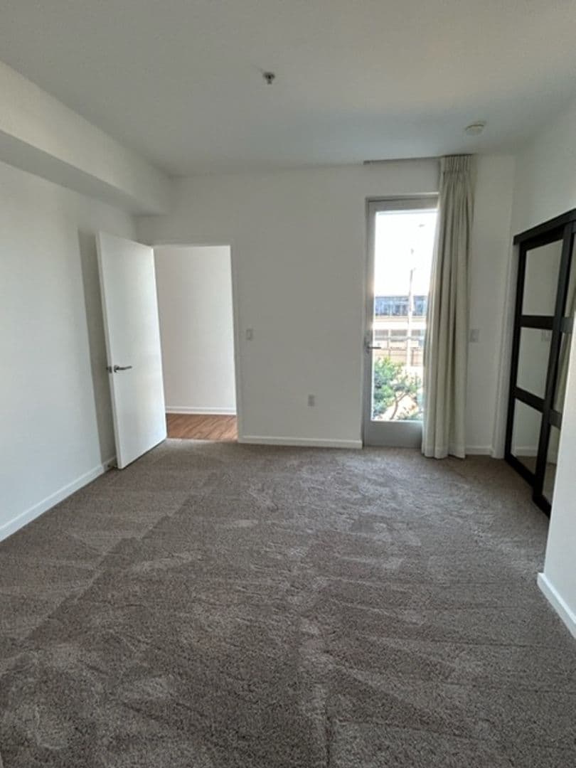 Los Angeles Apartment: 801 N Fairfax Ave