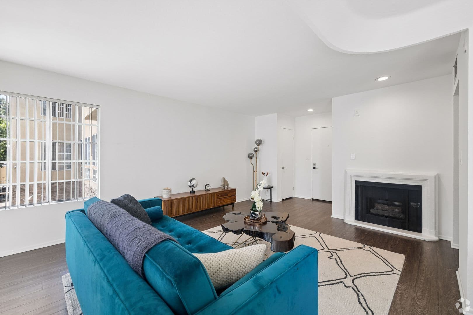 North Hollywood Apartment: 4824 Craner Ave