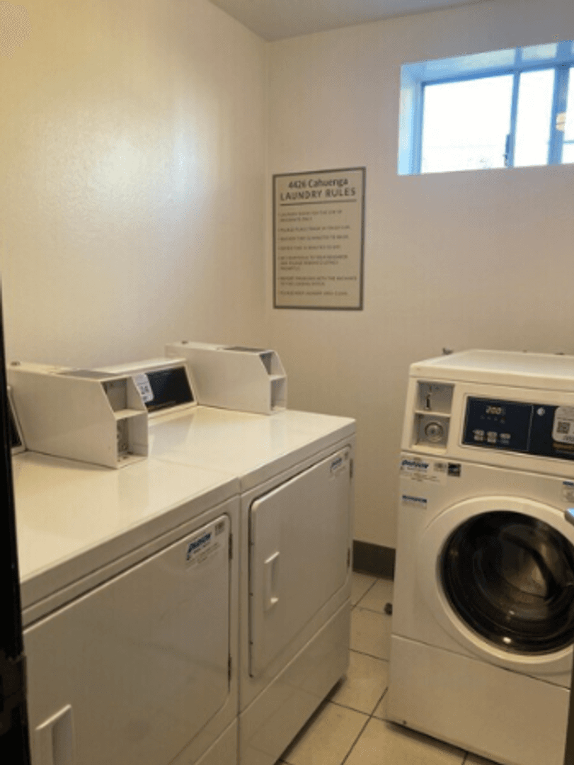 Toluca Lake Apartment: 4426 Cahuenga Blvd.
