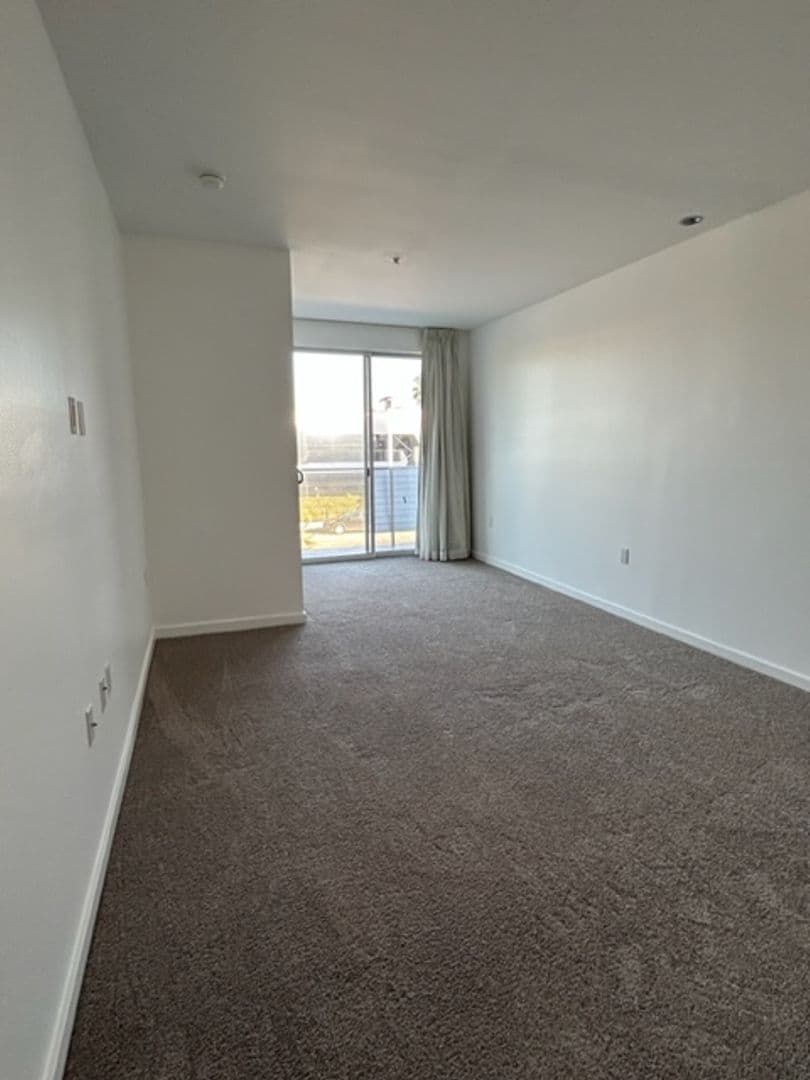 Los Angeles Apartment: 801 N Fairfax Ave