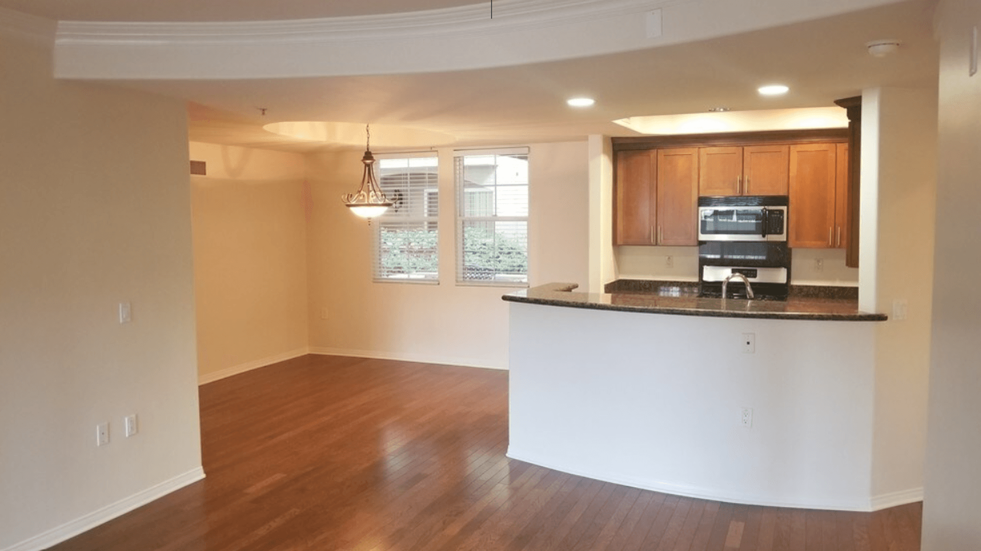 Toluca Lake Apartment: 10620 Whipple St