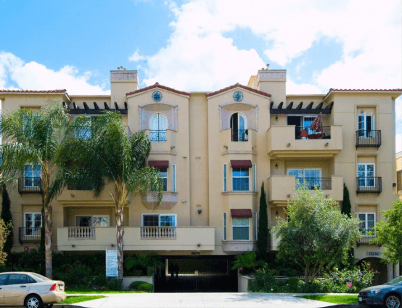 Studio City Apartment: 12246 Moorpark St