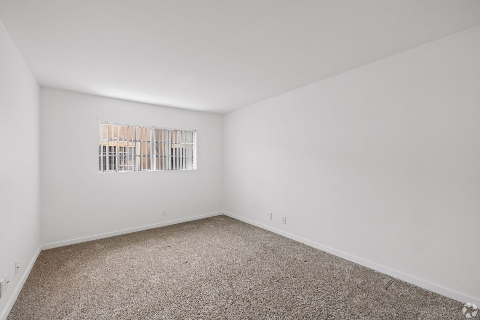 North Hollywood Apartment: 4824 Craner Ave
