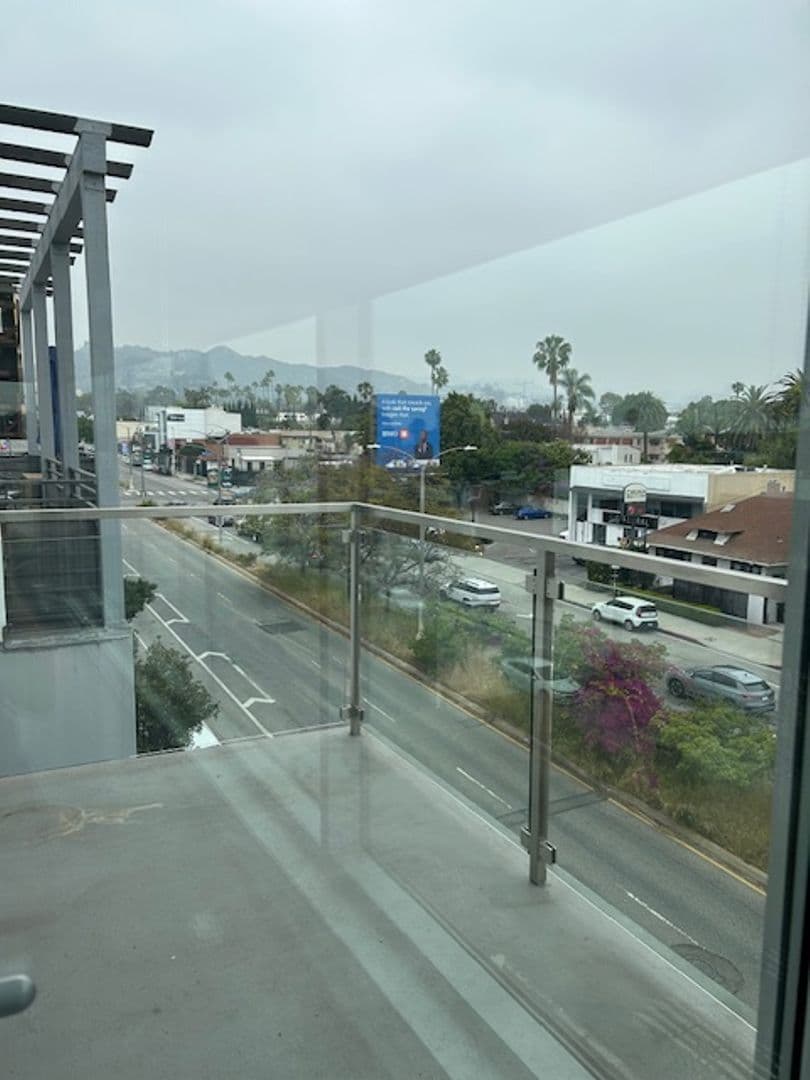 Los Angeles Apartment: 801 N Fairfax Ave