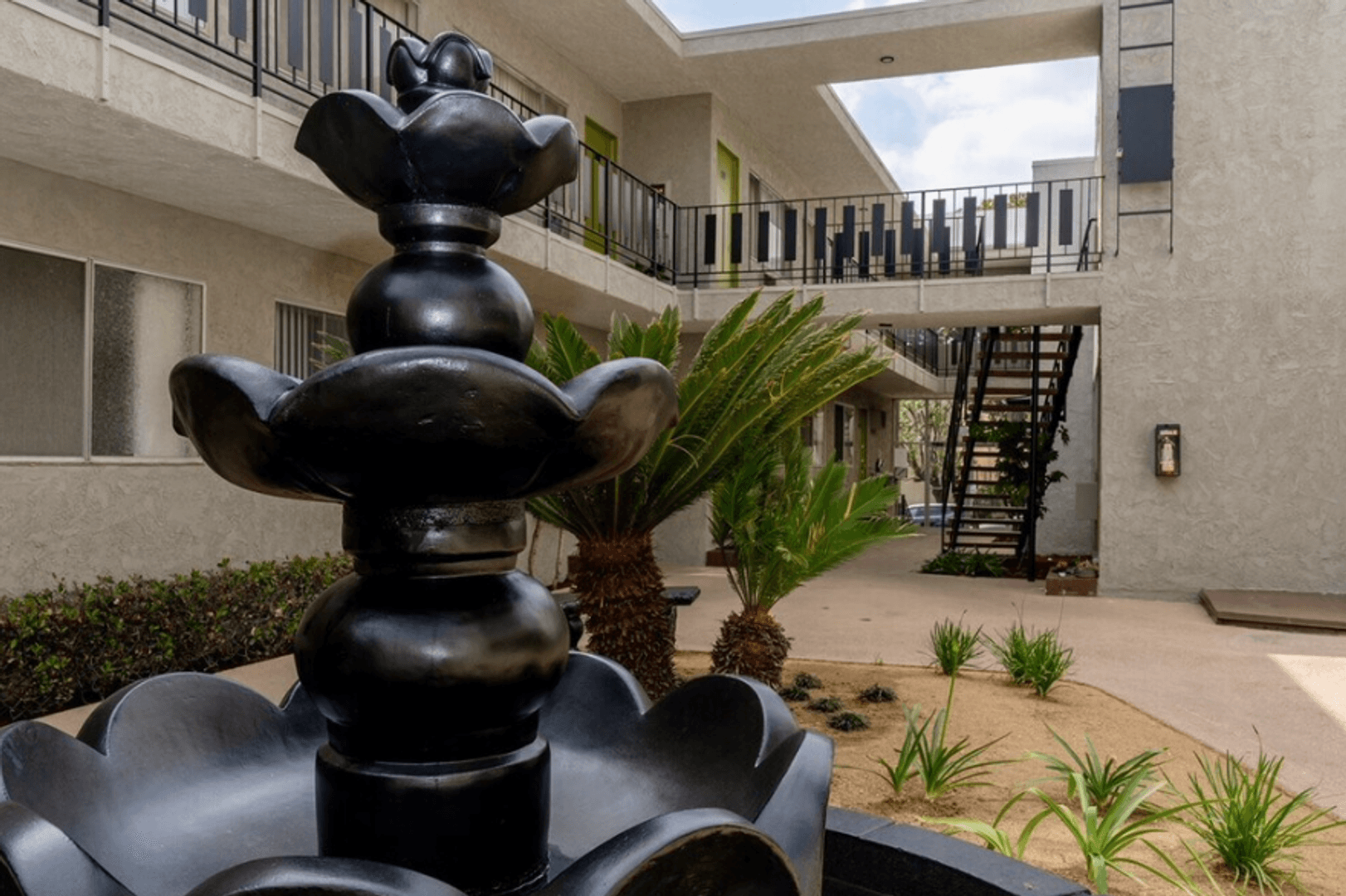 Burbank Apartment: 520 E Magnolia Blvd