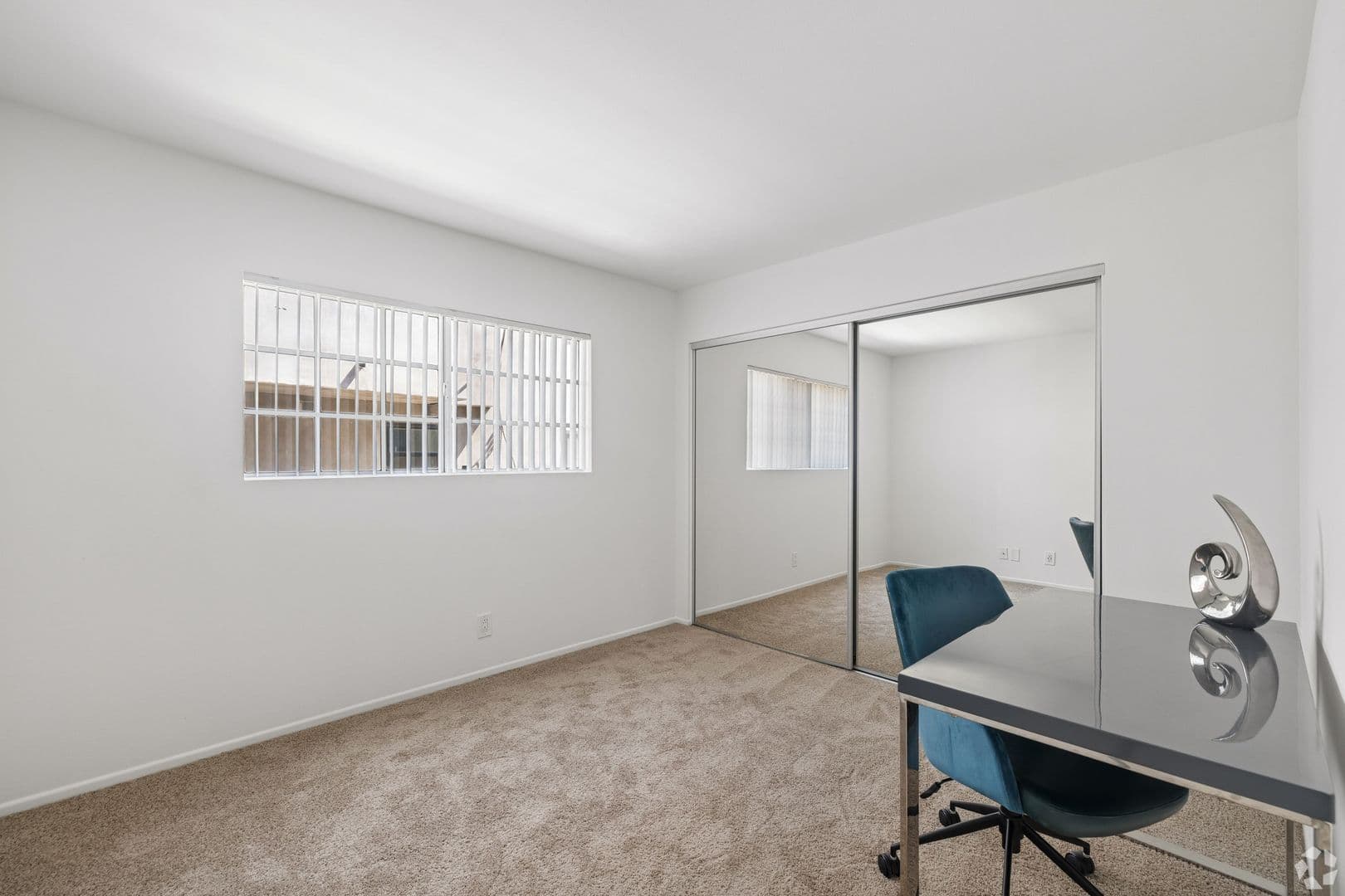 North Hollywood Apartment: 4824 Craner Ave