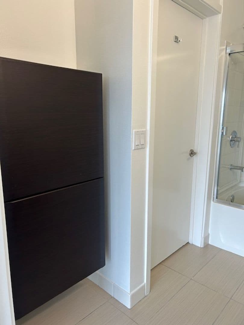 Los Angeles Apartment: 801 N Fairfax Ave