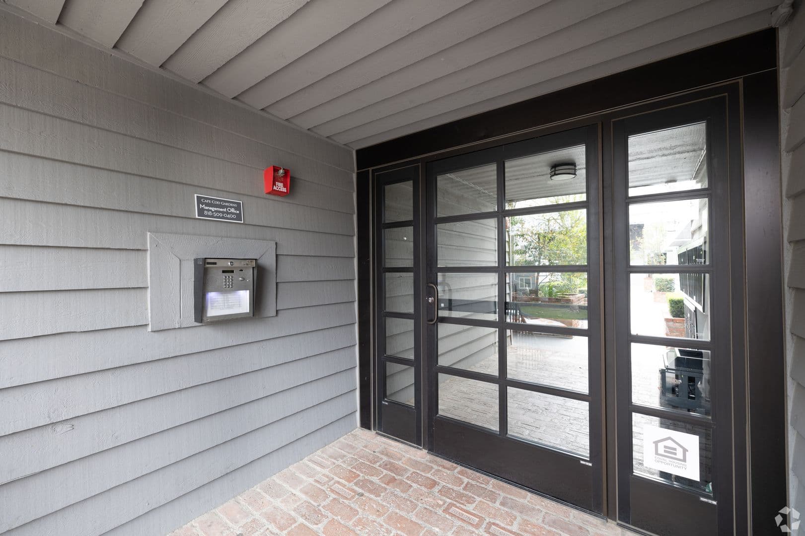 North Hollywood Apartment: 10740 Blix St