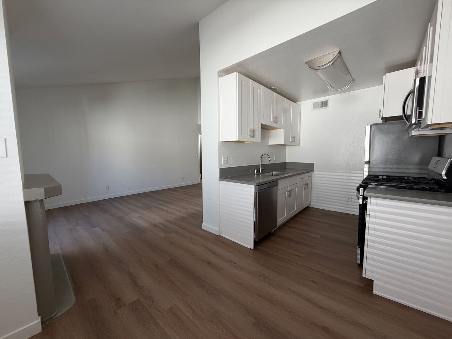 North Hollywood Apartment: 10930 Otsego St.