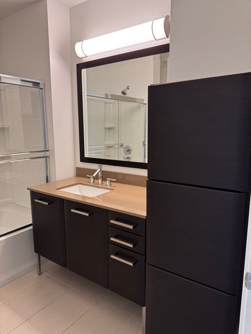 Los Angeles Apartment: 801 N Fairfax Ave
