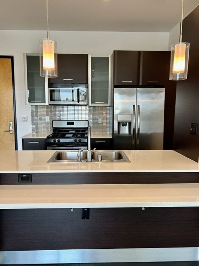 Los Angeles Apartment: 801 N Fairfax Ave