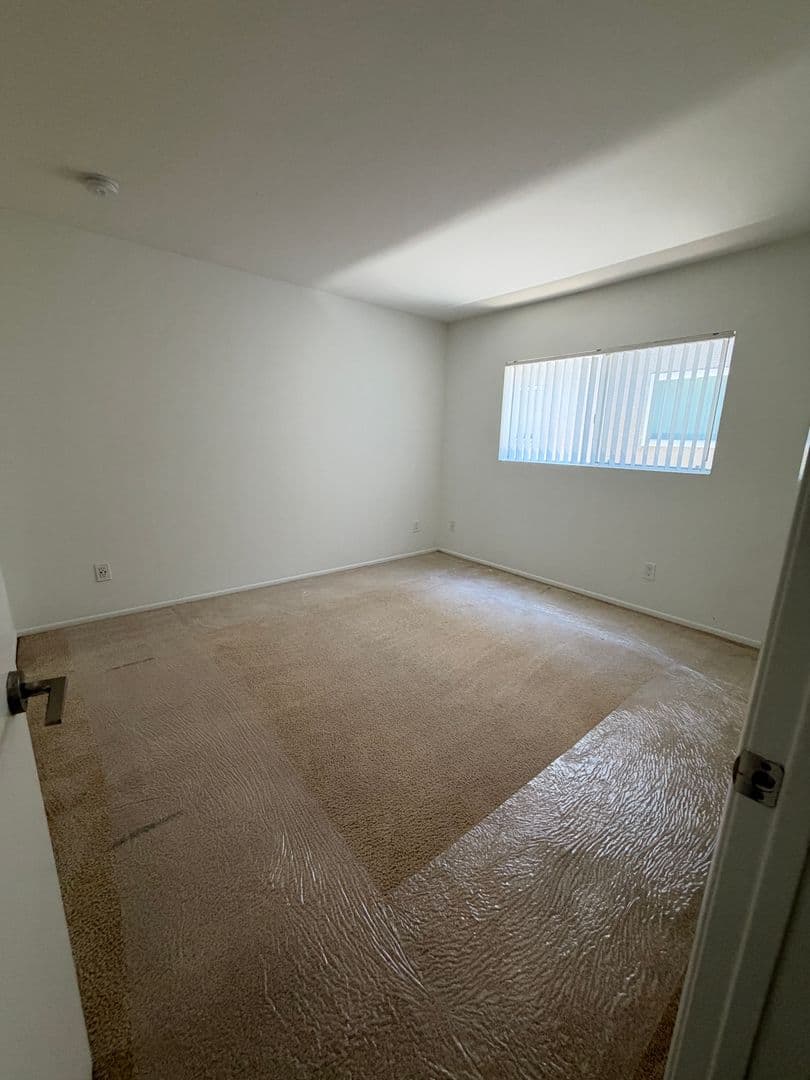 North Hollywood Apartment: 10740 Blix St