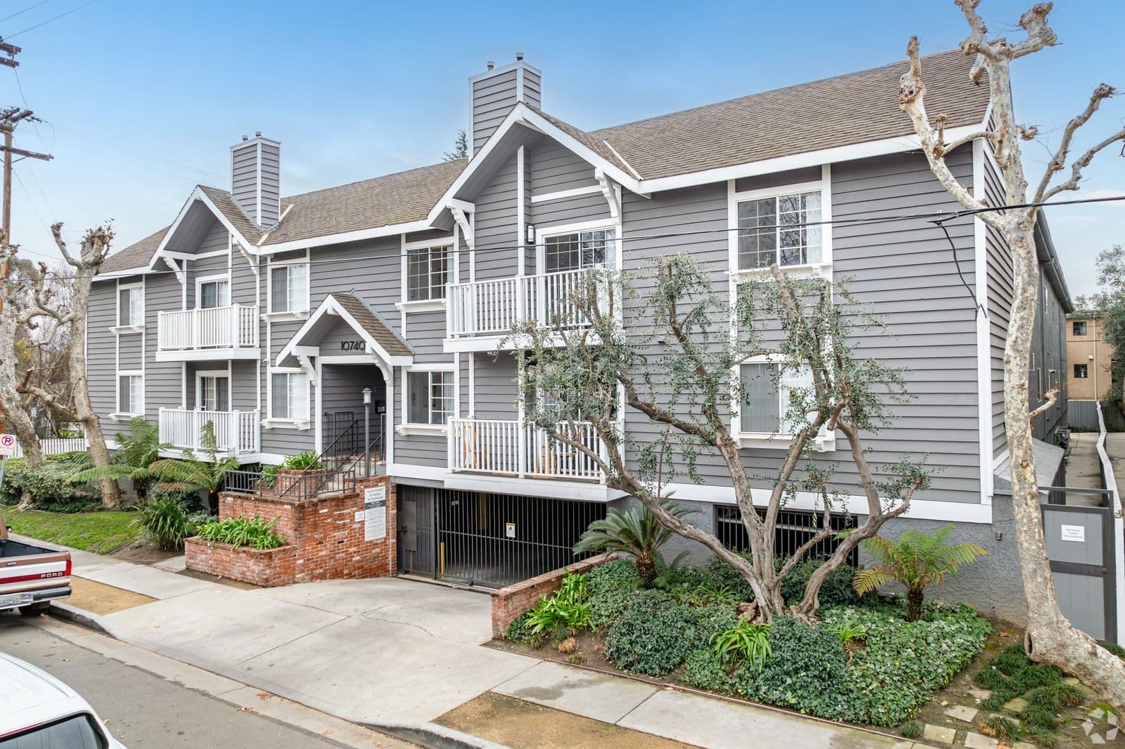North Hollywood Apartment: 10740 Blix St