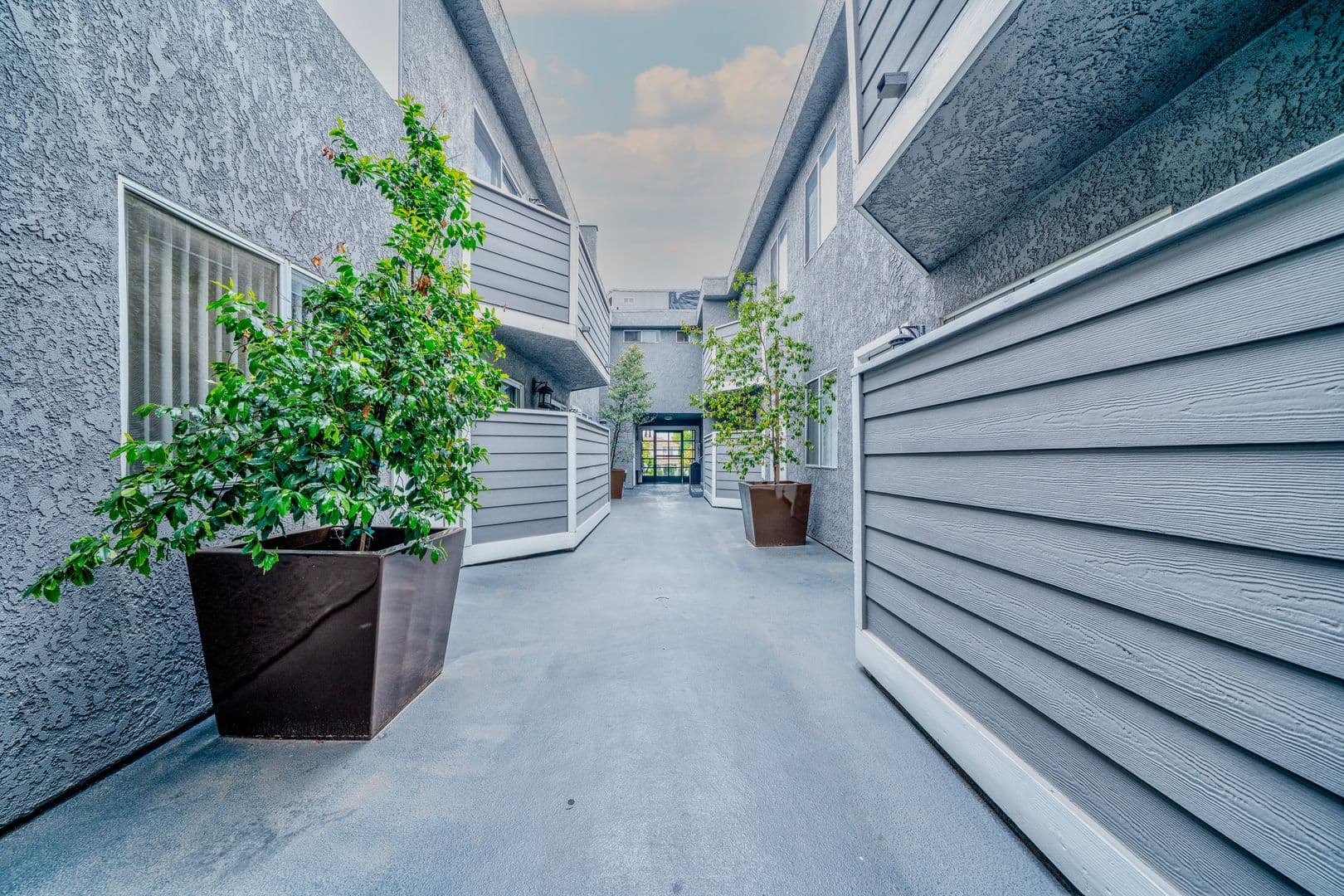 Sherman Oaks Apartment: 15111 Burbank Blvd.