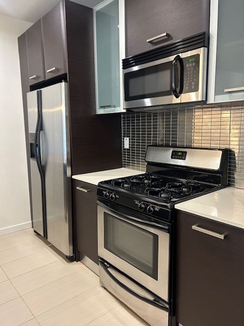 Los Angeles Apartment: 801 N Fairfax Ave