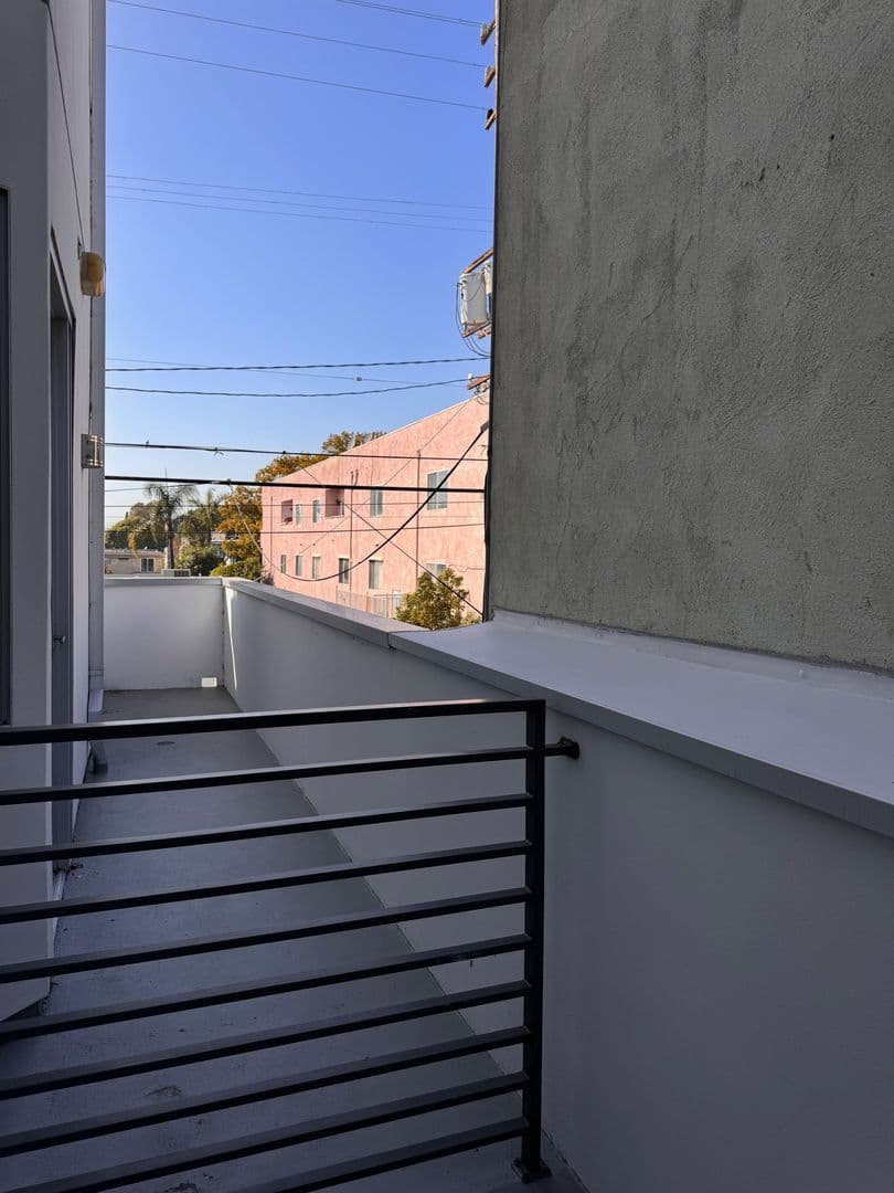 Los Angeles Apartment: 801 N Fairfax Ave