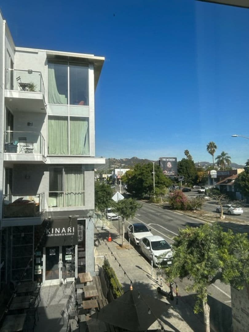 Los Angeles Apartment: 801 N Fairfax Ave