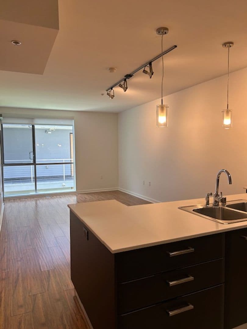 Los Angeles Apartment: 801 N Fairfax Ave