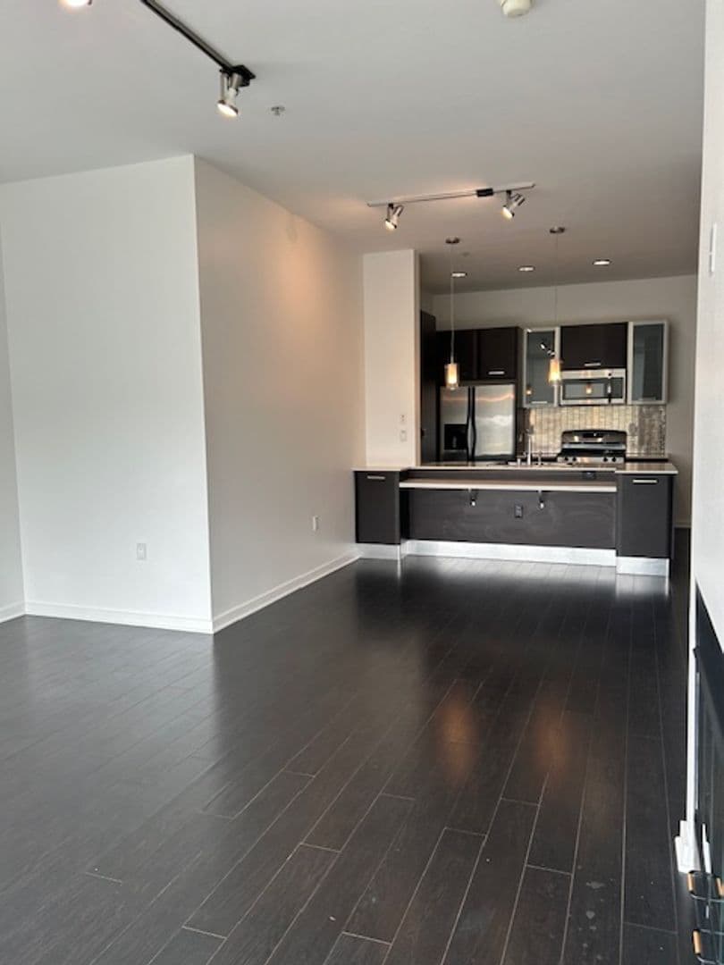 Los Angeles Apartment: 801 N Fairfax Ave