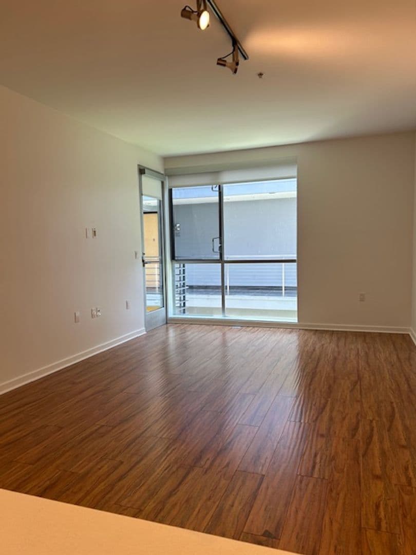 Los Angeles Apartment: 801 N Fairfax Ave