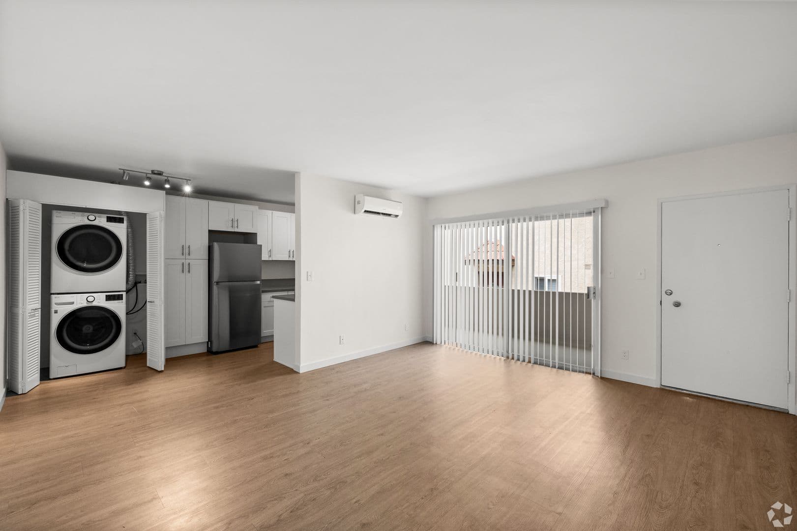 Burbank Apartment: 634 E. Harvard Rd