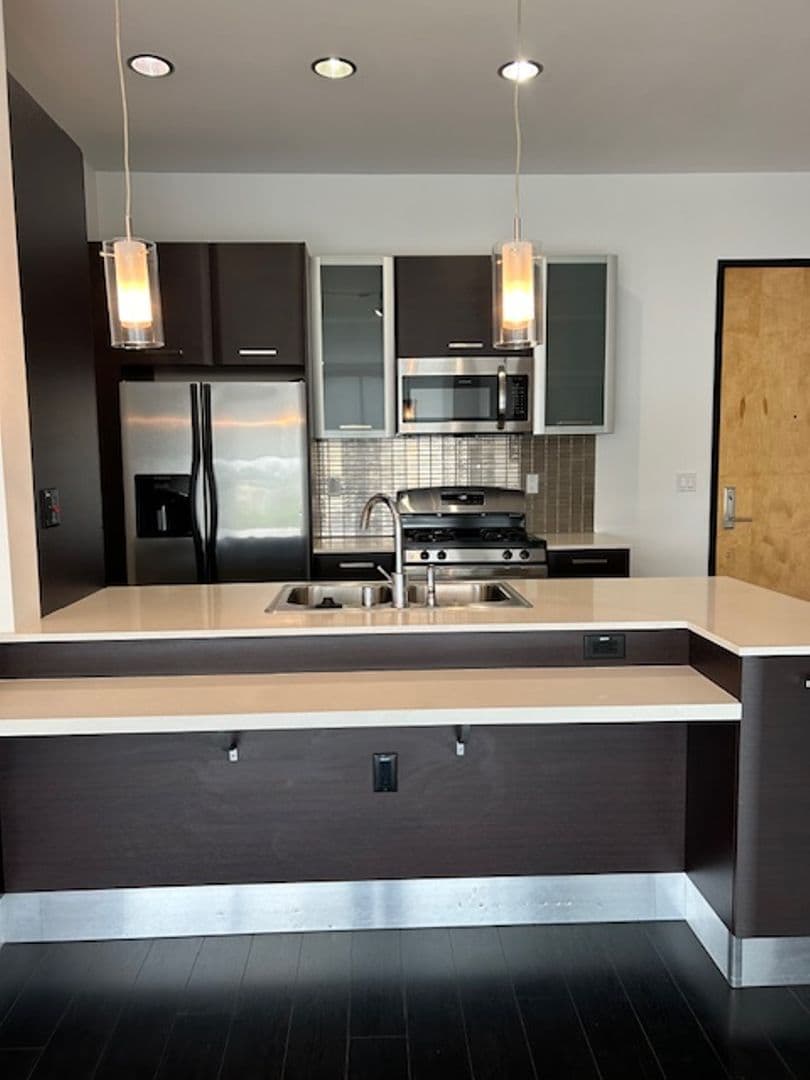 Los Angeles Apartment: 801 N Fairfax Ave