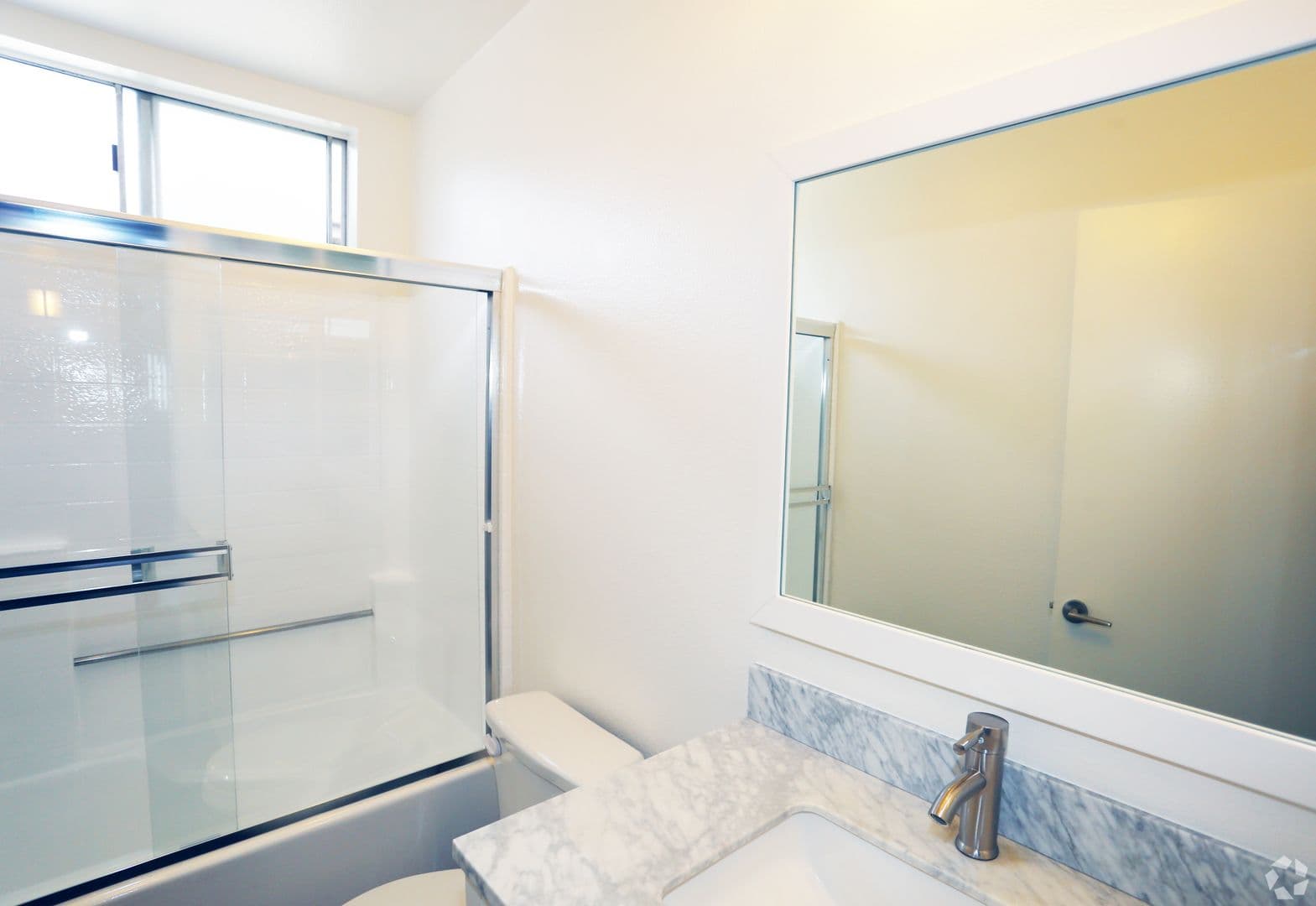 North Hollywood Apartment: 10740 Blix St