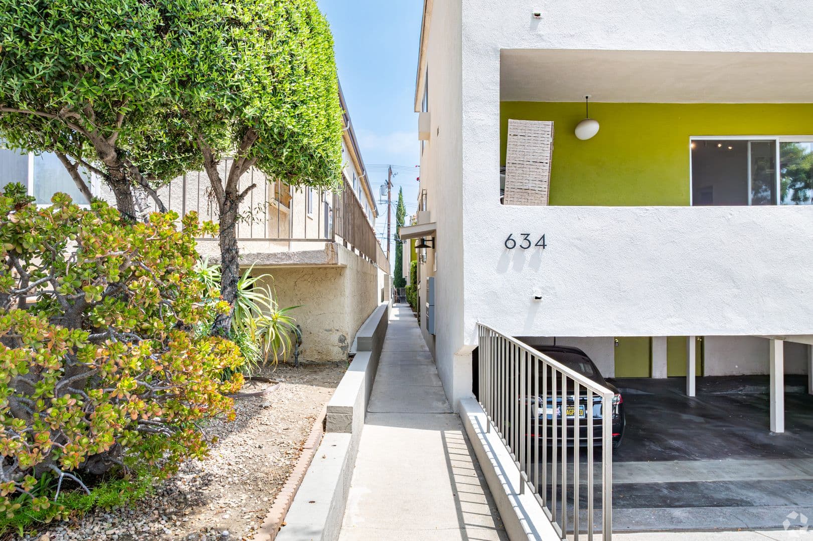 Burbank Apartment: 634 E. Harvard Rd
