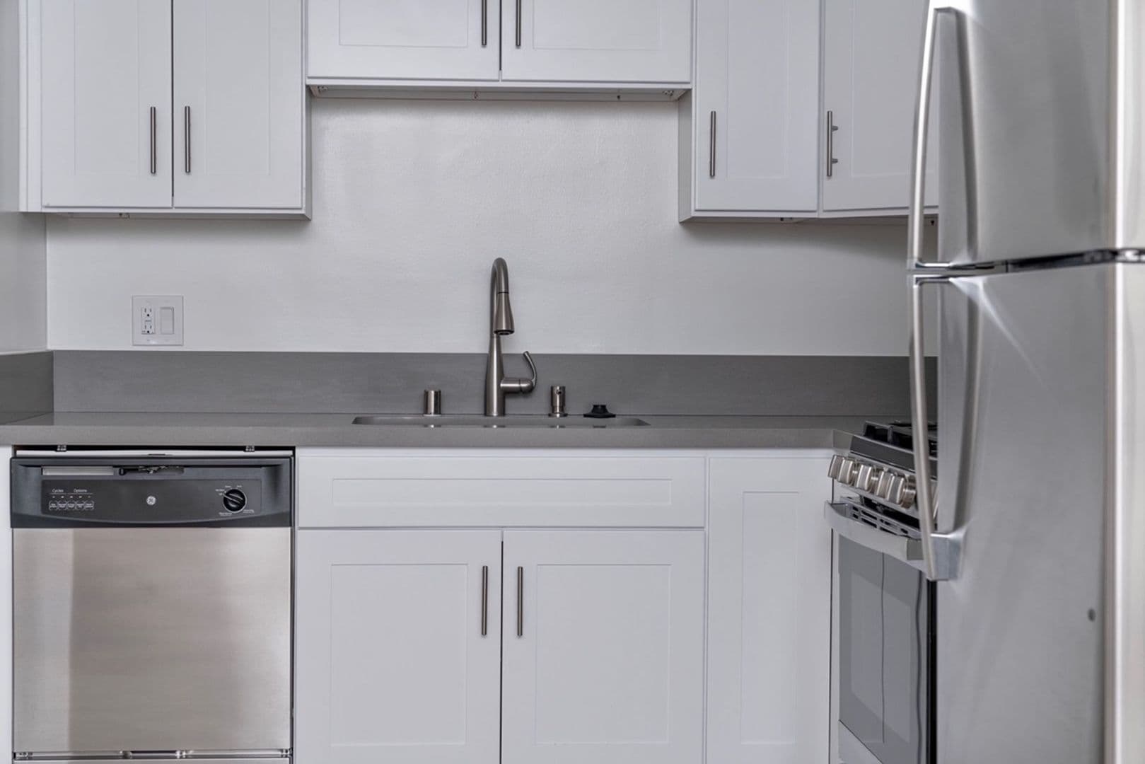 Burbank Apartment: 520 E Magnolia Blvd
