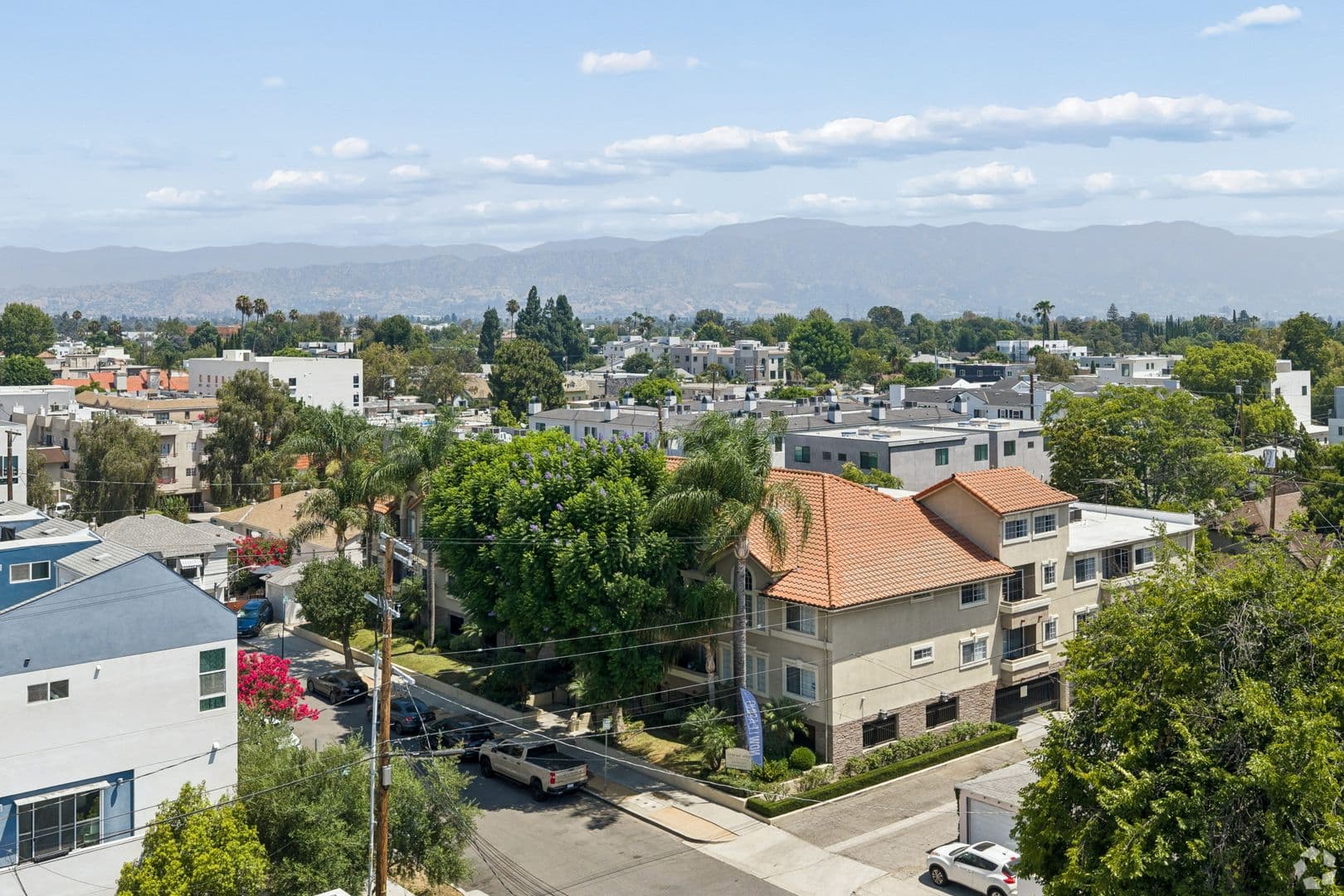 North Hollywood Apartment: 4824 Craner Ave