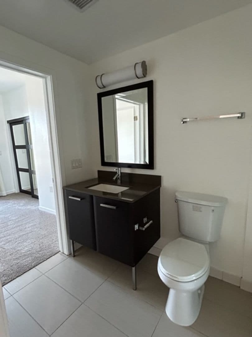 Los Angeles Apartment: 801 N Fairfax Ave