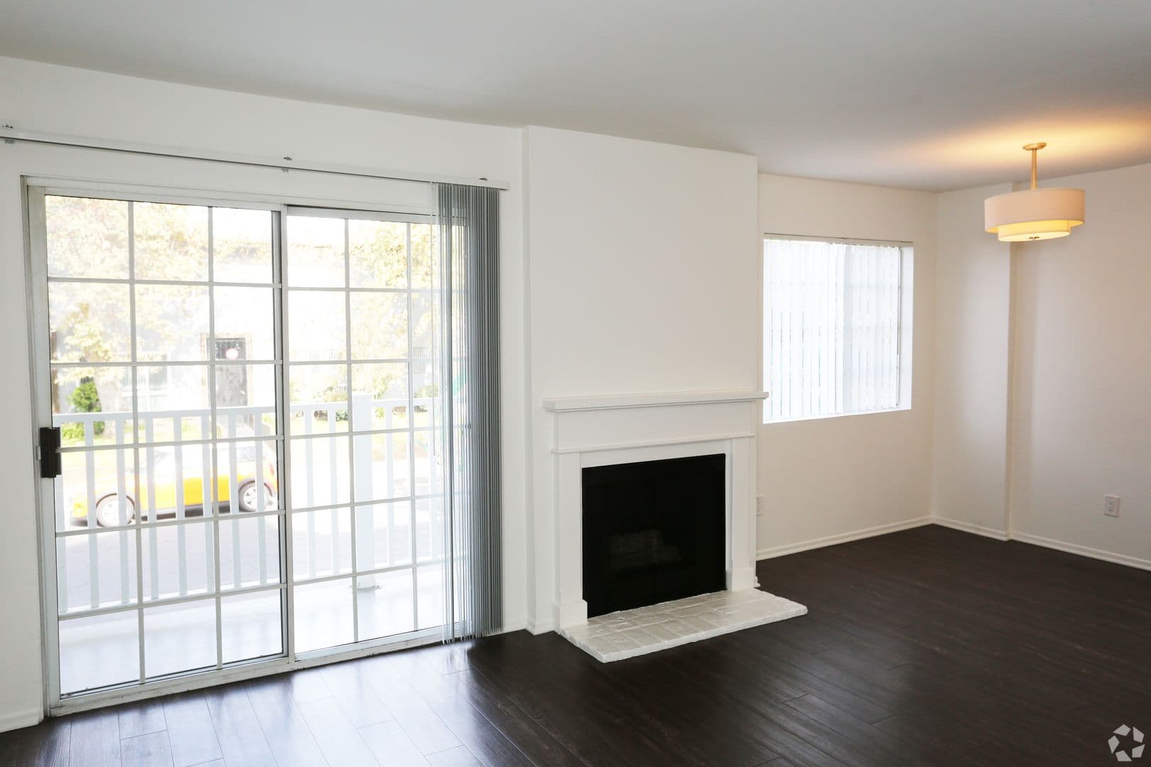 North Hollywood Apartment: 10740 Blix St