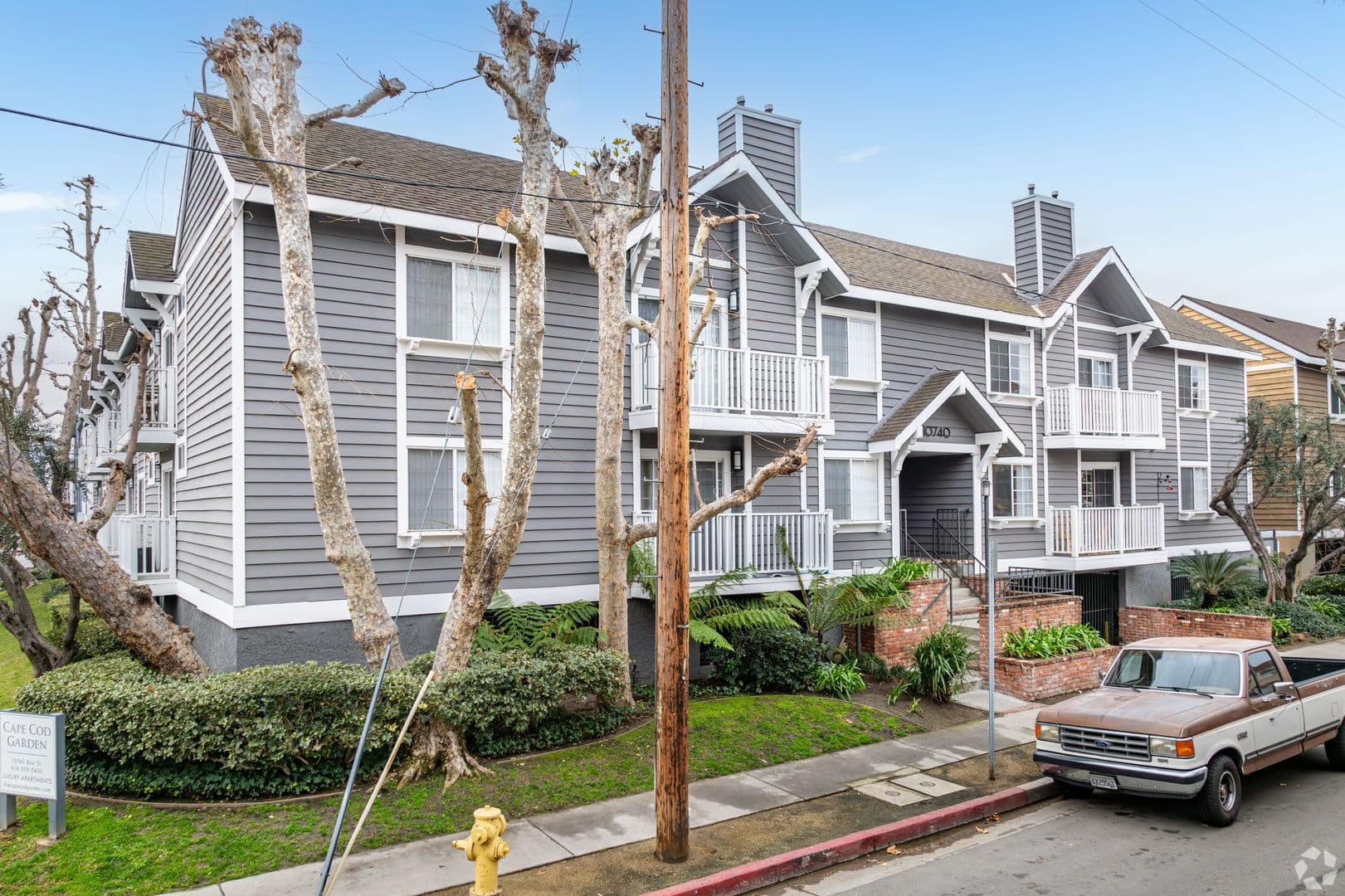 North Hollywood Apartment: 10740 Blix St