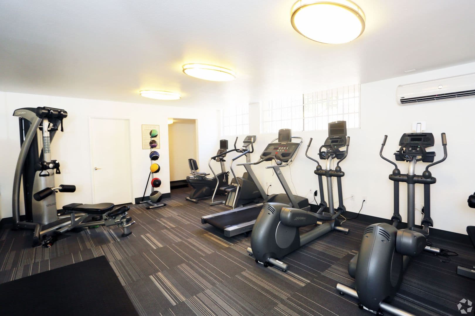 North Hollywood Apartment: 4824 Craner Ave