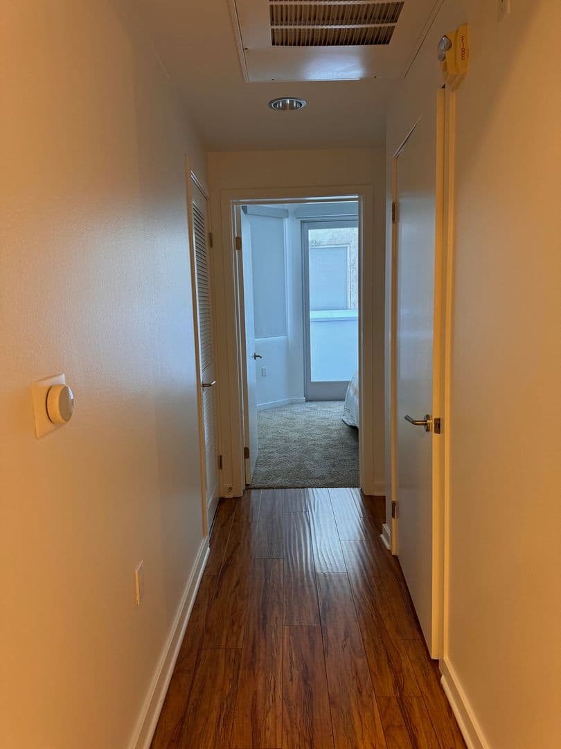 Los Angeles Apartment: 801 N Fairfax Ave