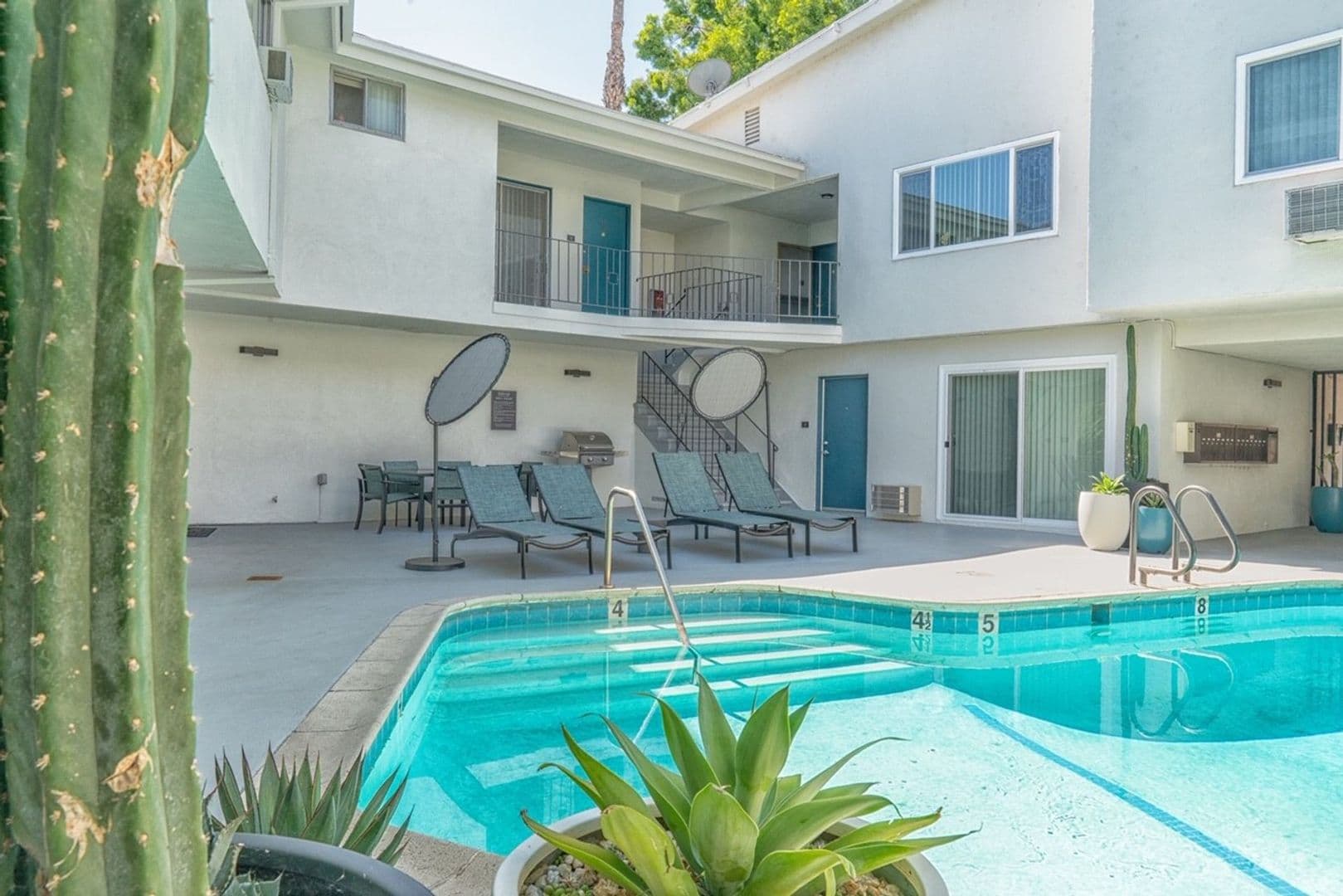 Sherman Oaks Apartment: 13429 Moorpark St.