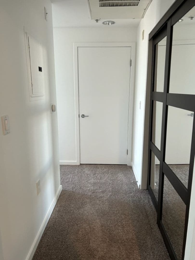 Los Angeles Apartment: 801 N Fairfax Ave