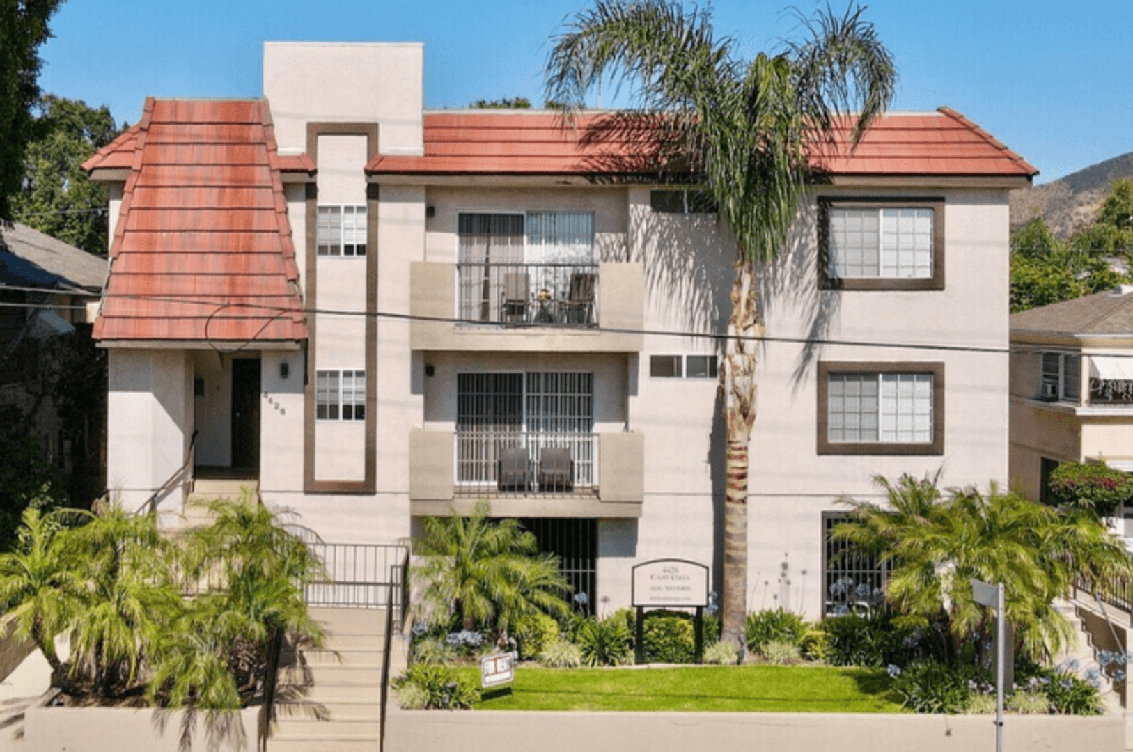 Toluca Lake Apartment: 4426 Cahuenga Blvd.