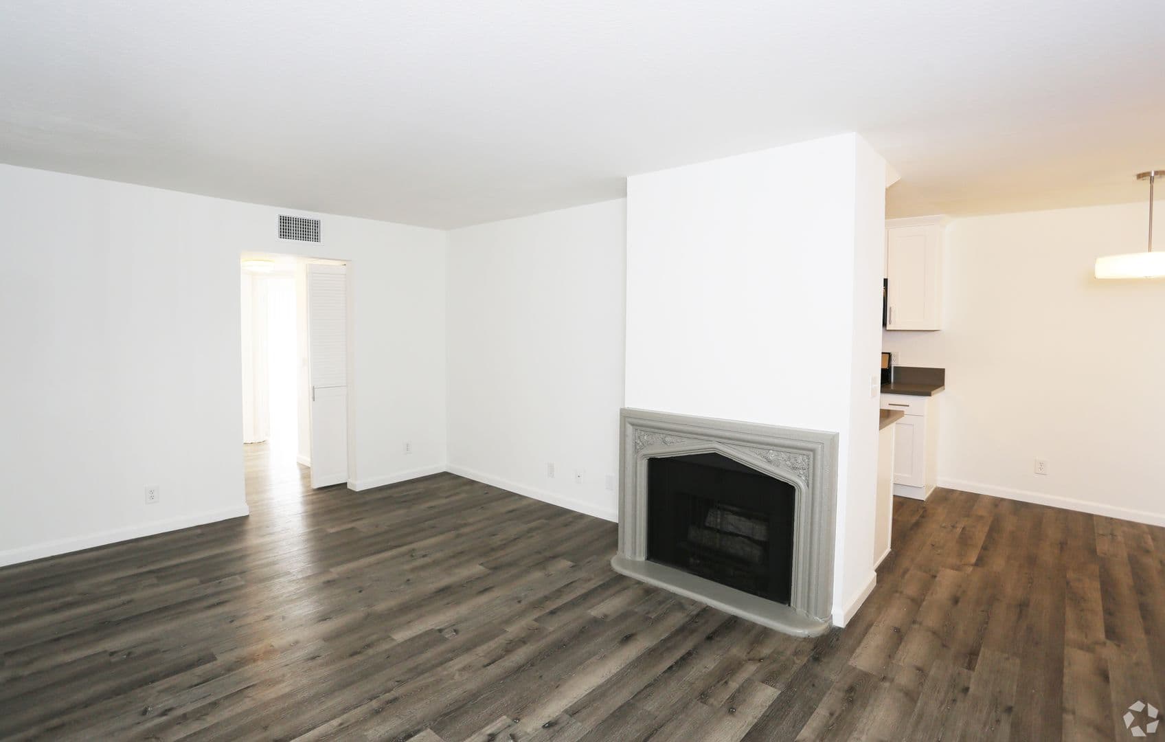 North Hollywood Apartment: 10930 Otsego St.