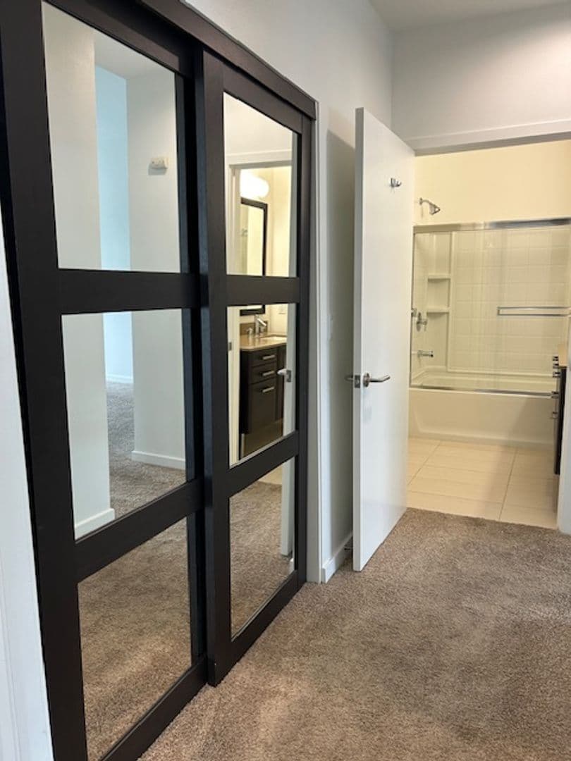Los Angeles Apartment: 801 N Fairfax Ave