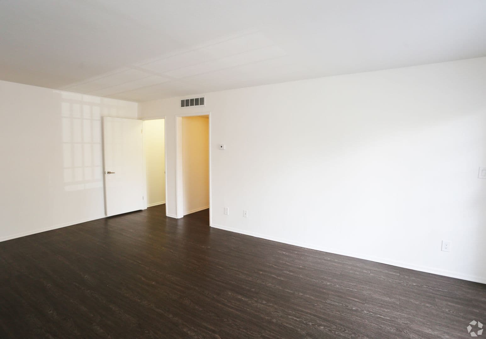 North Hollywood Apartment: 10740 Blix St