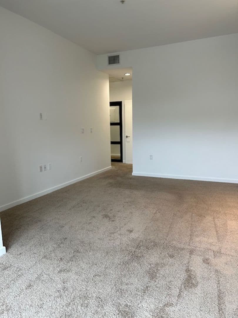 Los Angeles Apartment: 801 N Fairfax Ave